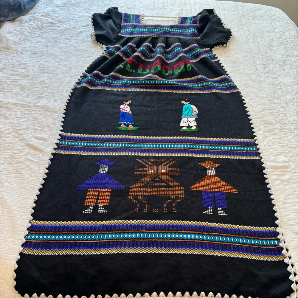 Gorgeous Vintage Embroidered South American Dress, Lightweight Wool, Size L/XL